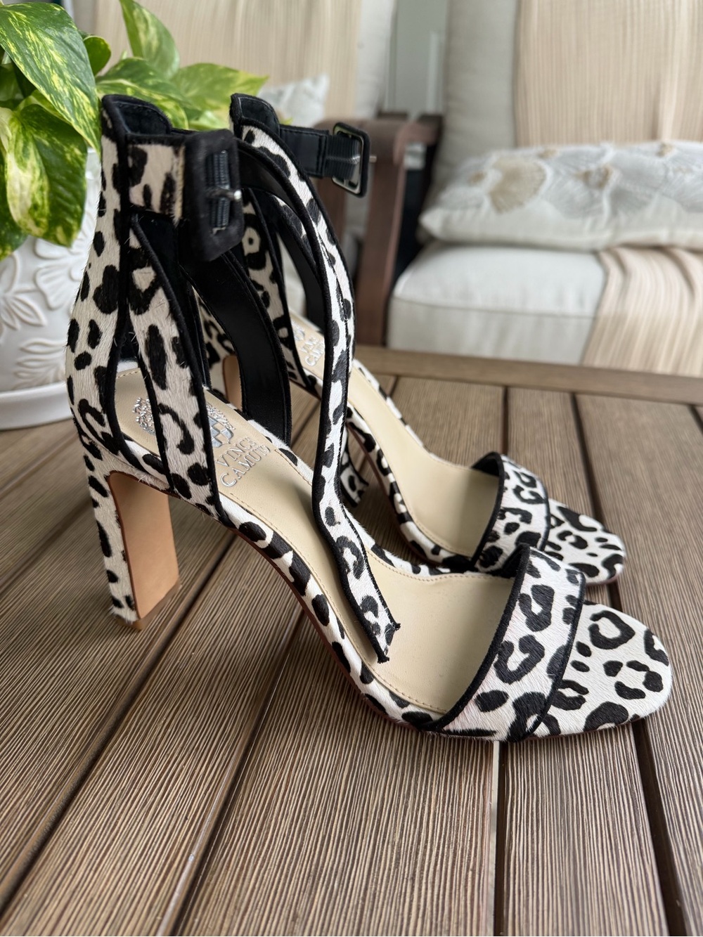 Vince Camuto Leopard Cow Hair Ankle Strap Block Heel Sandals Size 8M 3.75” - Picture 5 of 11